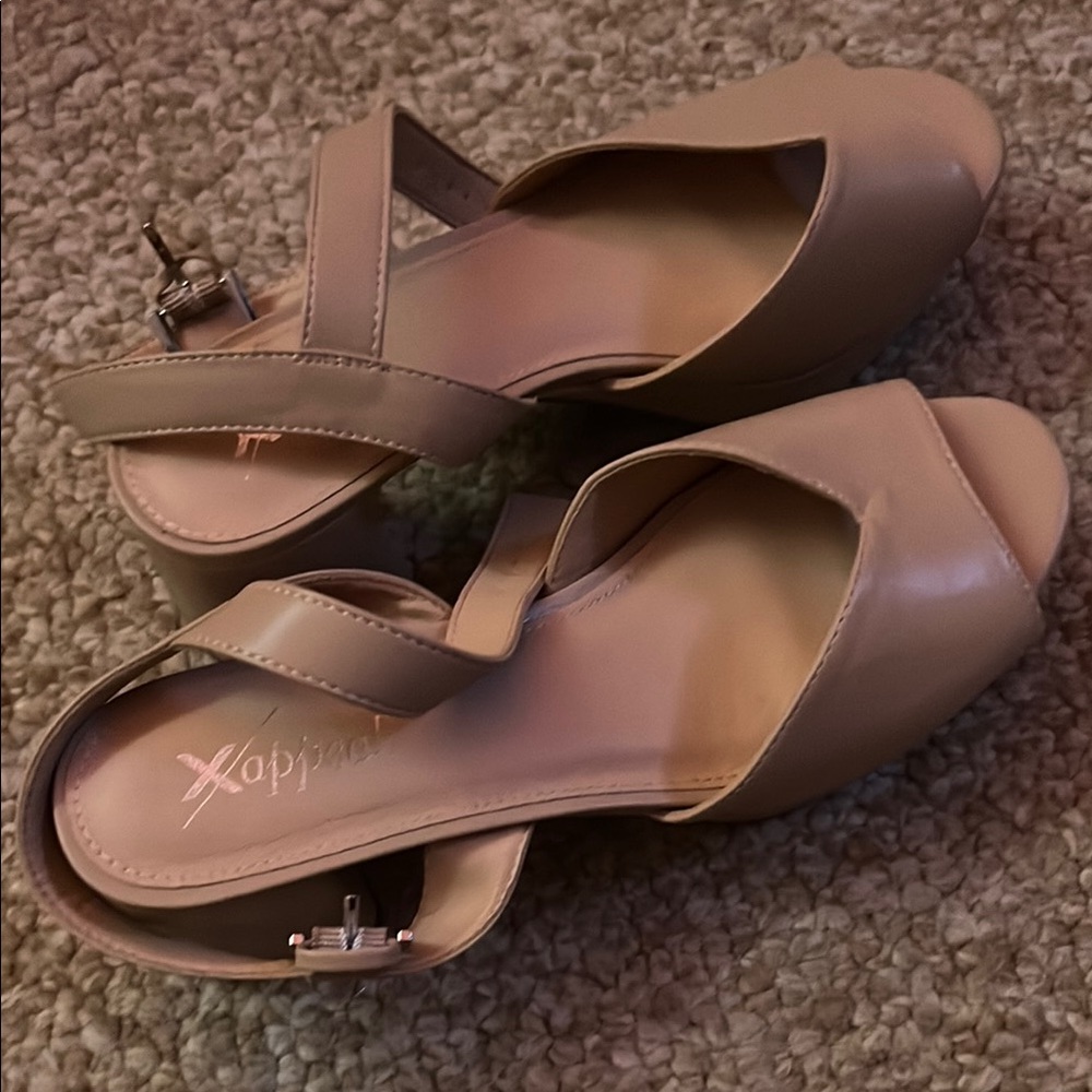 Xappeal Women's Tan Peep Toe Heels